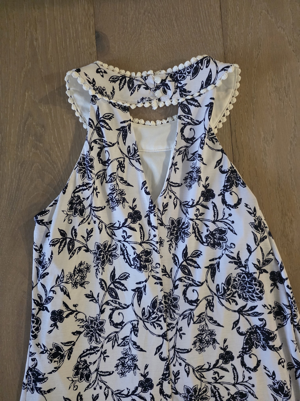 Dress - Picture 4 of 4